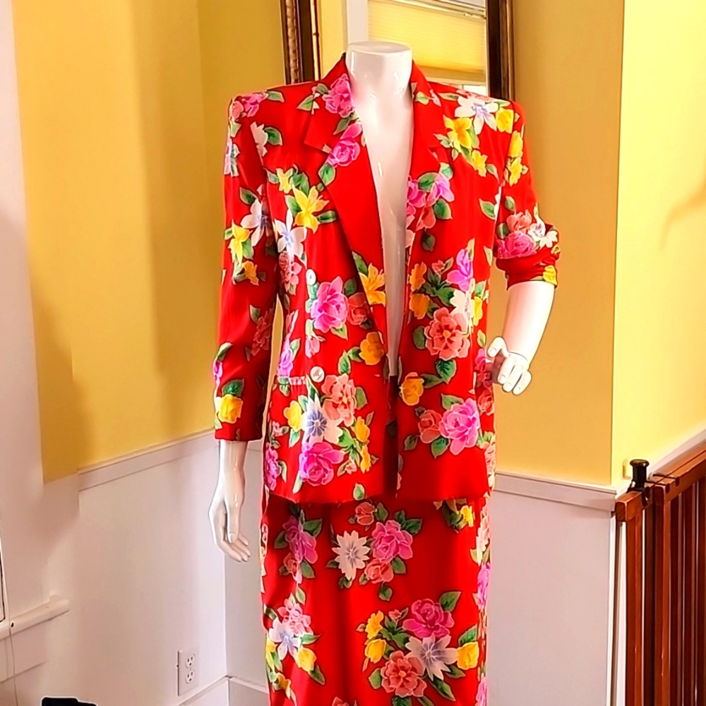 NEVER WORN Vintage Jones New York silk floral skirt suit & blazer jacket